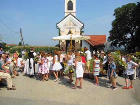 Na 19. tradicionalni prireditvi Pozdrav jeseni ob prazniku Marijinega vnebovzetja, veselo druženje Prlekov, Prekmurcev in Medžimurcev 75